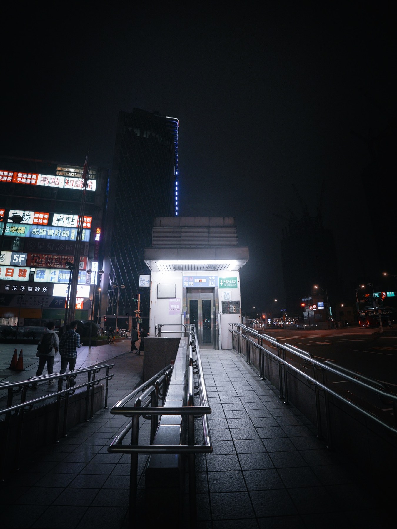 北車Night🌃 · 6