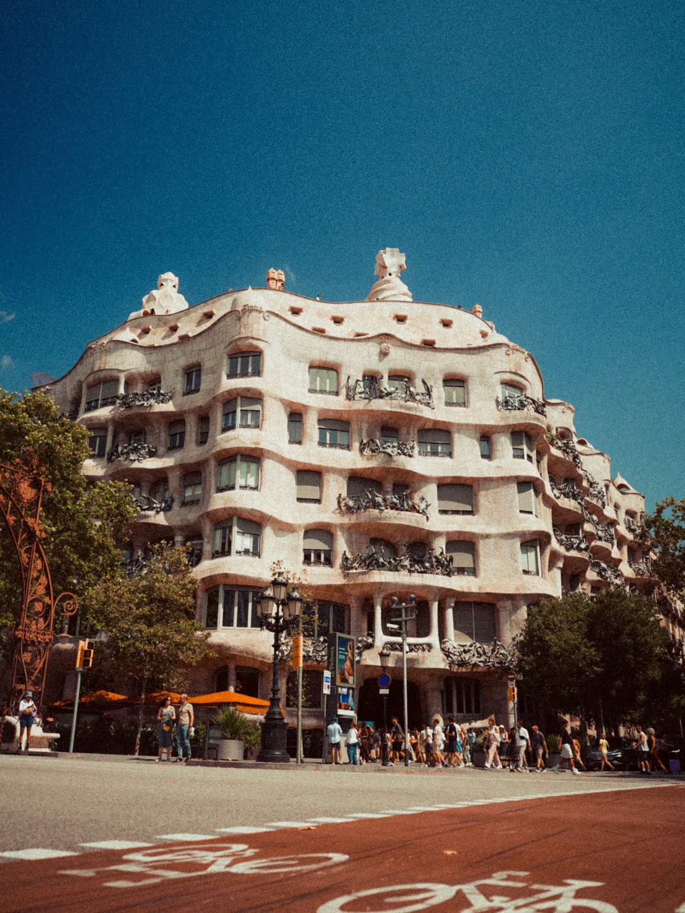 📍Casa Milà · 1