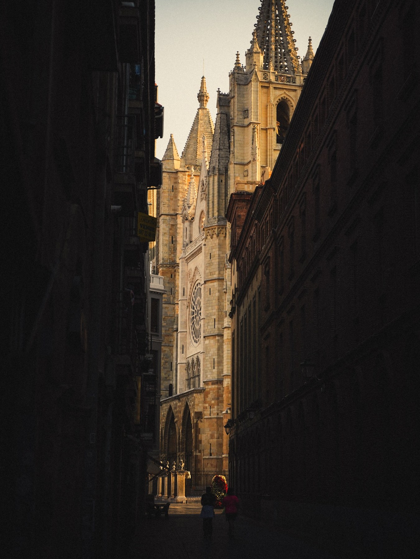 Sunrise in Burgos · 6