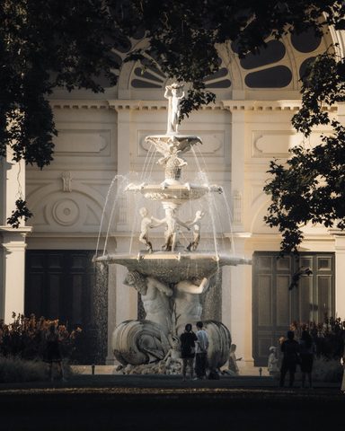 Melbourne’s Light · 5